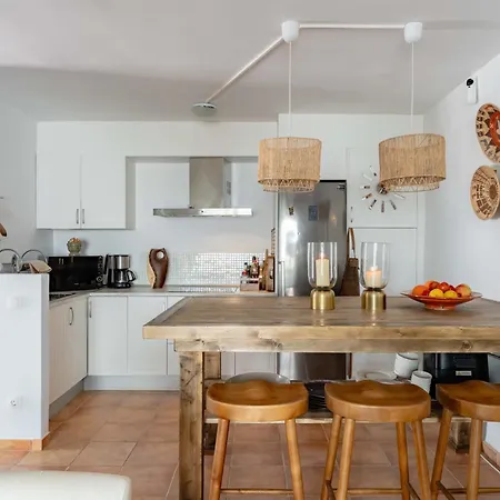 Charming Townhouse Close To Beach And San Pedro Villa